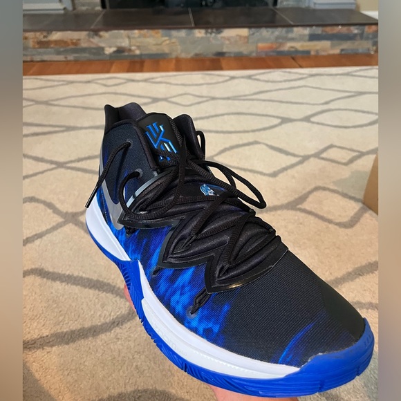 Special Edition Duke Kyrie 5 Basketball Shoes - Picture 2 of 8